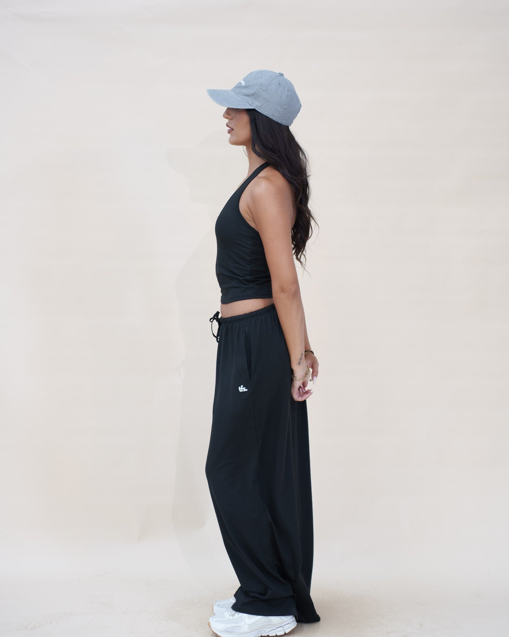 Flow Wide-Leg Set noir — profil