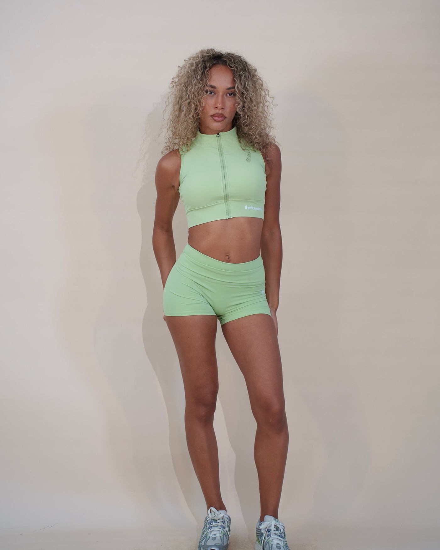 The Hybrid Zip Top — top crop zippé femme The Fit Society