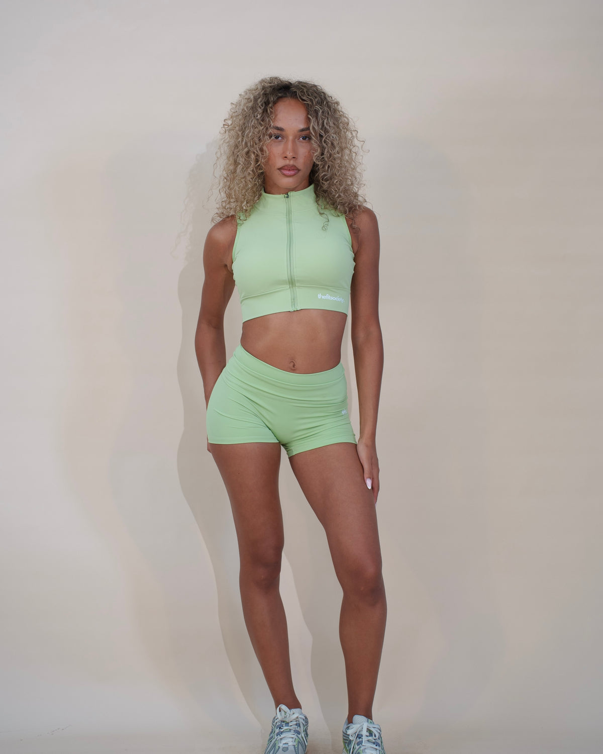 The Hybrid Set — Vert The Fit Society — The Hybrid Zip Top et The Hybrid Short