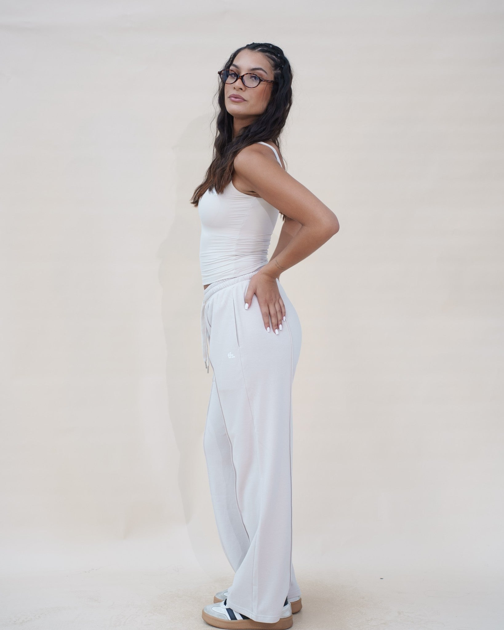 The Uniform Top — débardeur côtelé femme The Fit Society, crème, trois quarts profil